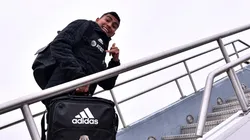 Orbelín Pineda en un vuelo con la selección mexicana.