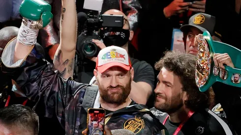 Tyson Fury acepta el reto del campeón de peso pesado de UFC