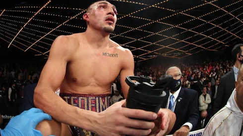 Avisó Bob Arum: Teófimo López abandonará la división de peso ligero