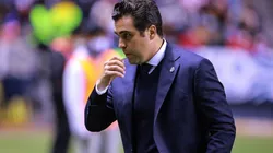 Leaño busca alternativas para reforzar la delantera de Chivas (Fuente: Getty Images).