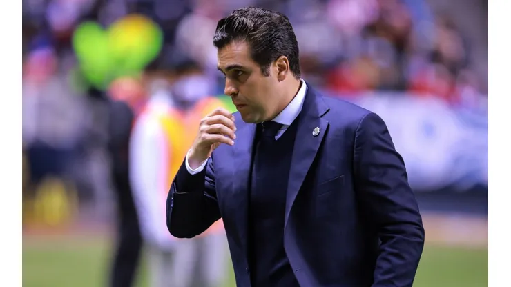Leaño busca alternativas para reforzar la delantera de Chivas (Fuente: Getty Images).