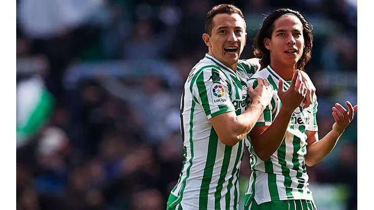 Lainez y Guardado titulares.