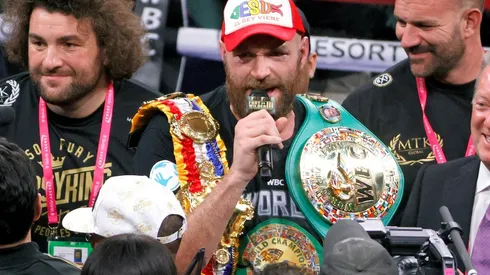 Tyson Fury le ganó el primer round a Dillian Whyte.
