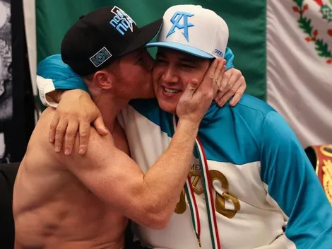 Eddy Reynoso fue elegido el mejor entrenador del año y Canelo Álvarez lo felicitó