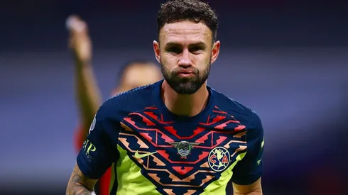 Layún recibió el jersey de CR7 en el Mundial de clubes de 2010