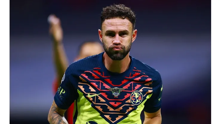 Layún recibió el jersey de CR7 en el Mundial de clubes de 2010