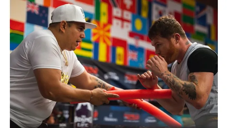 Eddy Reynoso tundió a David Benavidez.