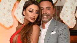 La novia de Oscar De La Hoya encendió las redes sociales con su vestido rojo navideño