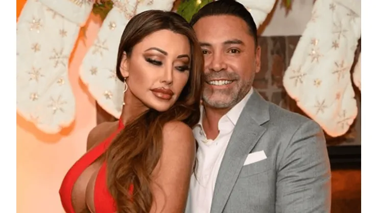 La novia de Oscar De La Hoya encendió las redes sociales con su vestido rojo navideño