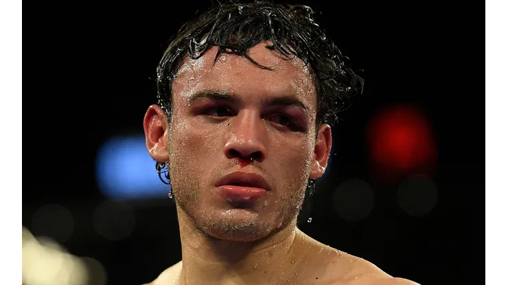 Chávez Jr fue visto acercándose algo muy extraño en la nariz en el combate ante Zegarra