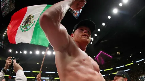 Para Jones Canelo Álvarez pierde ante Usyk.