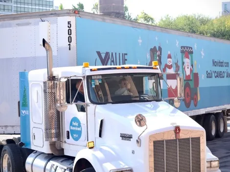 Canelo Álvarez y Santa Claus llegaron con juguetes para niños de Nuevo León