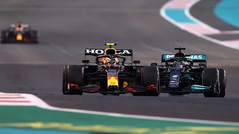 "No es normal": Verstappen analizó la defensa de Checho sobre Hamilton