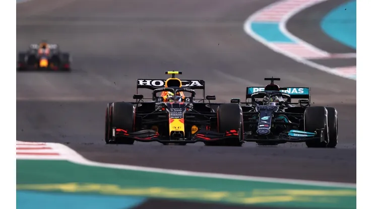 "No es normal": Verstappen analizó la defensa de Checho sobre Hamilton