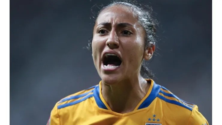 La futbolista mexicana le propinó tremendo golpe a Diana García
