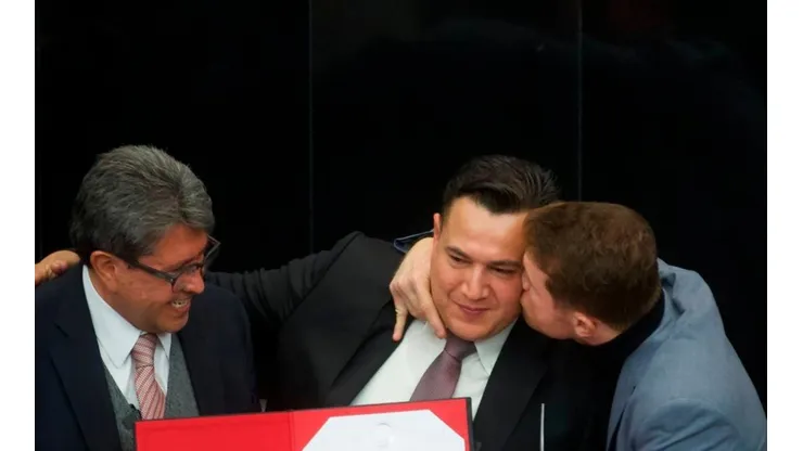 La decisión de Eddy Reynoso que tomó por sorpresa a Canelo Álvarez