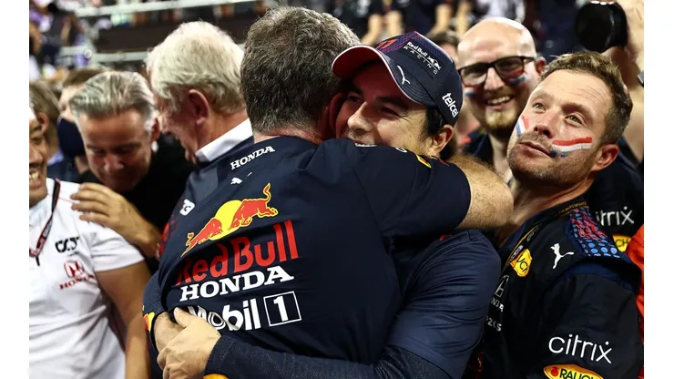 Horner le dio mérito a Checo por el título de Verstappen