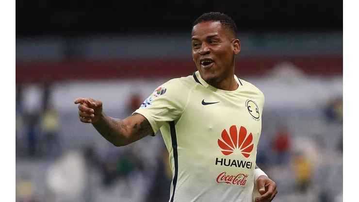 Michael Arroyo regresa al futbol profesional.