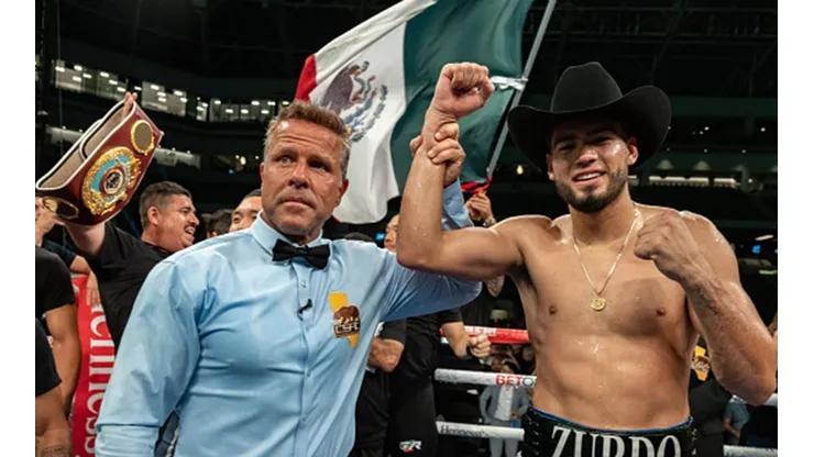 Zurdo Ramírez podría perseguir a Canelo Álvarez hasta el peso crucero