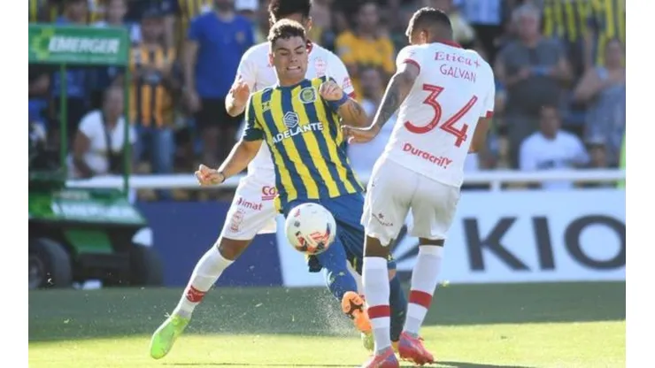 Rosario Central fue goleado por Huracán que terminó con 10 jugadores.