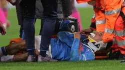 El mexicano salió en camilla tras una aparatosa lesión