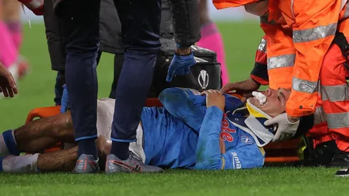 El mexicano salió en camilla tras una aparatosa lesión