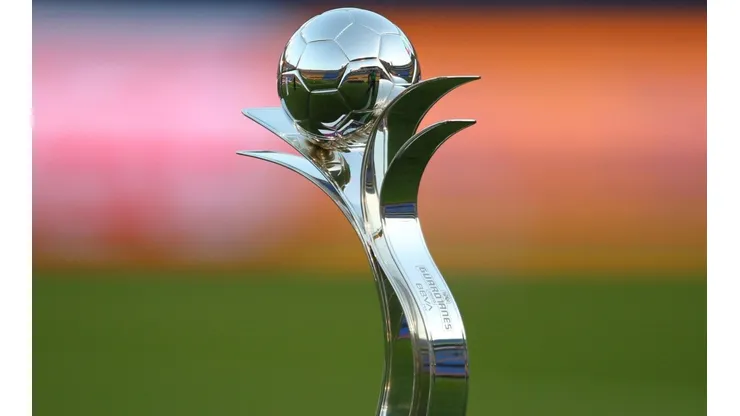 El trofeo de la Liga MX Femenil espera por las campeonas.
