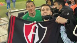 Rodrigo Salinas con Andrés Guardado en el estadio Camp Nou.