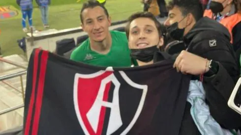 Rodrigo Salinas con Andrés Guardado en el estadio Camp Nou.