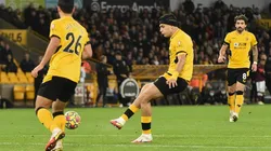 Raúl Jiménez peleará por el gol del mes de noviembre