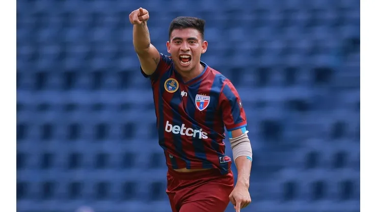 Atlante pone un pie en las semifinales.