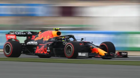 Qué resultados debe conseguir Checo para ganar el título de constructores