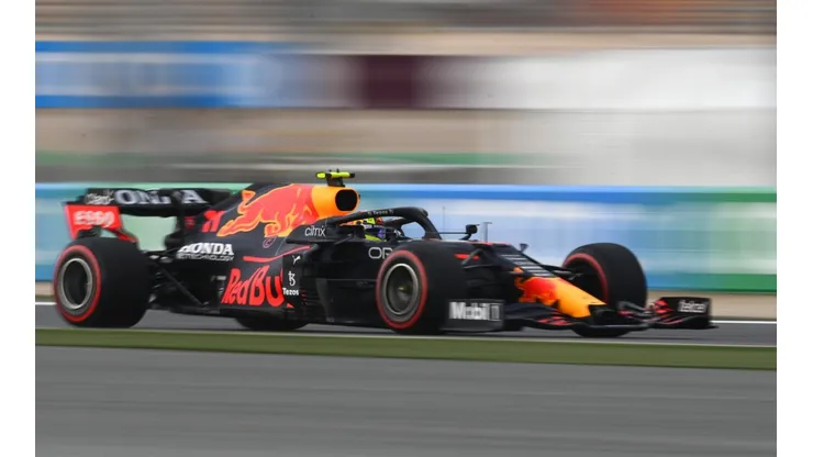 Qué resultados debe conseguir Checo para ganar el título de constructores