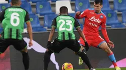 El Chucky Lozano ante Hamed Traoré y Rogerio del Sassuolo.