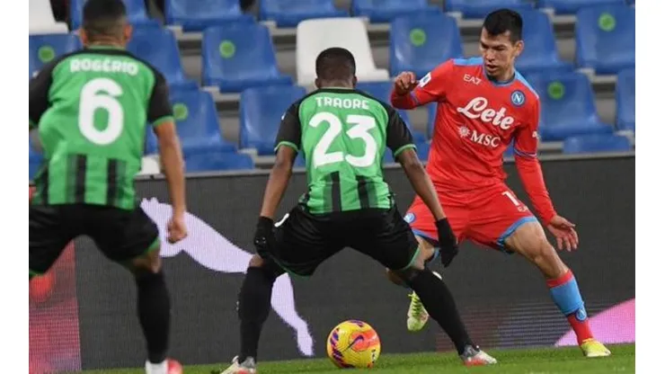 El Chucky Lozano ante Hamed Traoré y Rogerio del Sassuolo.