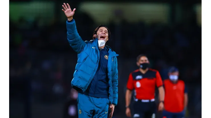 Santiago Solari en el partido de ida contra Pumas.