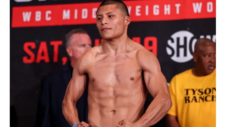 Isaac Cruz reveló qué le dijo Julio César Chávez previo a su pelea con Gervonta Davis