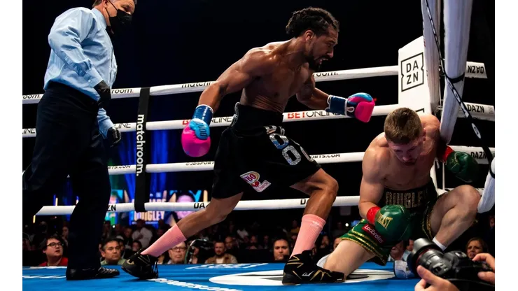 Demetrius Andrade envió a la lona a Jason Quigley en tres ocasiones.