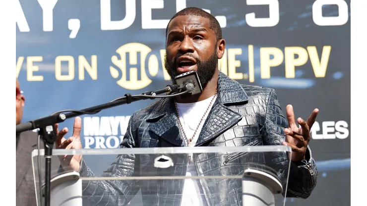 Floyd Mayweather destruyó a Canelo Álvarez.