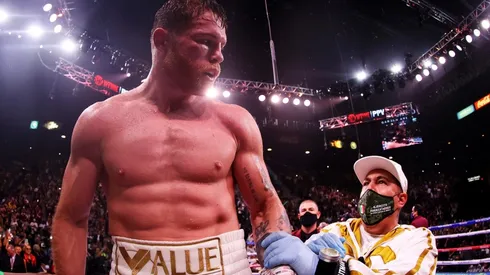 El presidente del CMB dijo que pelear en el peso crucero es riesgoso para Canelo Álvarez