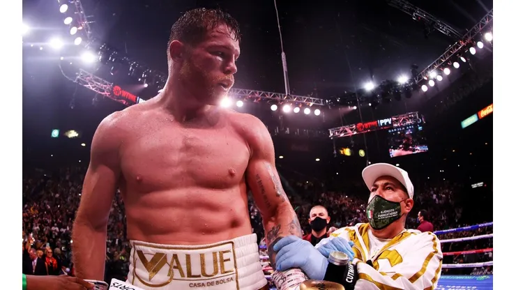 El presidente del CMB dijo que pelear en el peso crucero es riesgoso para Canelo Álvarez