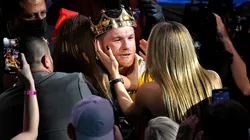 ¿Qué hace Canelo Álvarez mientras todos se pelean por enfrentarlo?