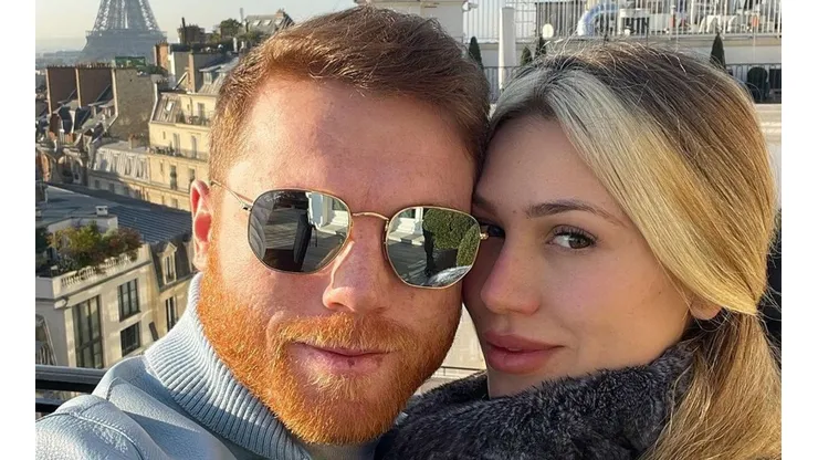 La esposa del púgil aprovechó para tomarse muchas postales en París