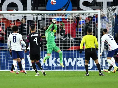 Soberbia y espectacular atajada de Guillermo Ochoa ante gran disparo de Estados Unidos