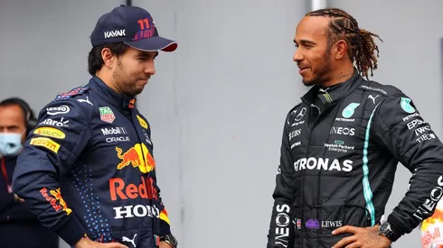 Checo Pérez se relame con la sanción para Hamilton.