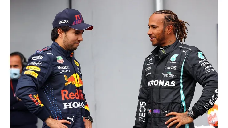 Checo Pérez se relame con la sanción para Hamilton.