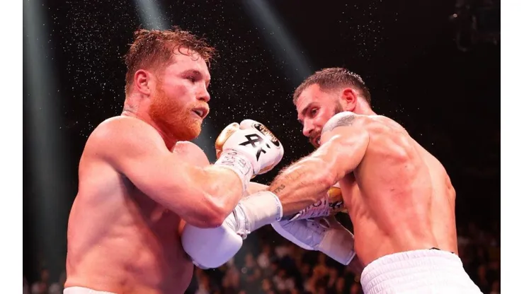 Canelo Álvarez fue tundido por sacar una canción de Rauw Alejandro.