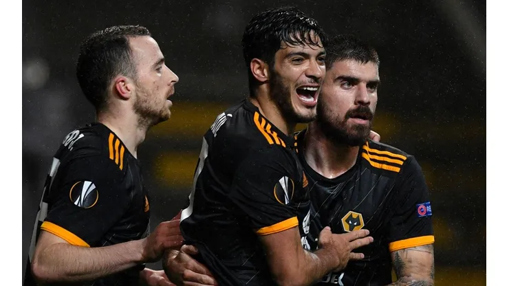 Raúl Jiménez tuvo un social ideal en Wolverhampton