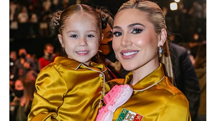 Fernanda Gómez dedicó al Rey Canelo Álvarez un posteo con doble beso y bandera de México