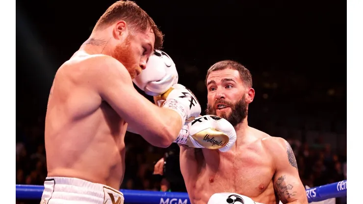 La curiosa conversación que mantuvieron Canelo Álvarez y Caleb Plant en plena pelea
